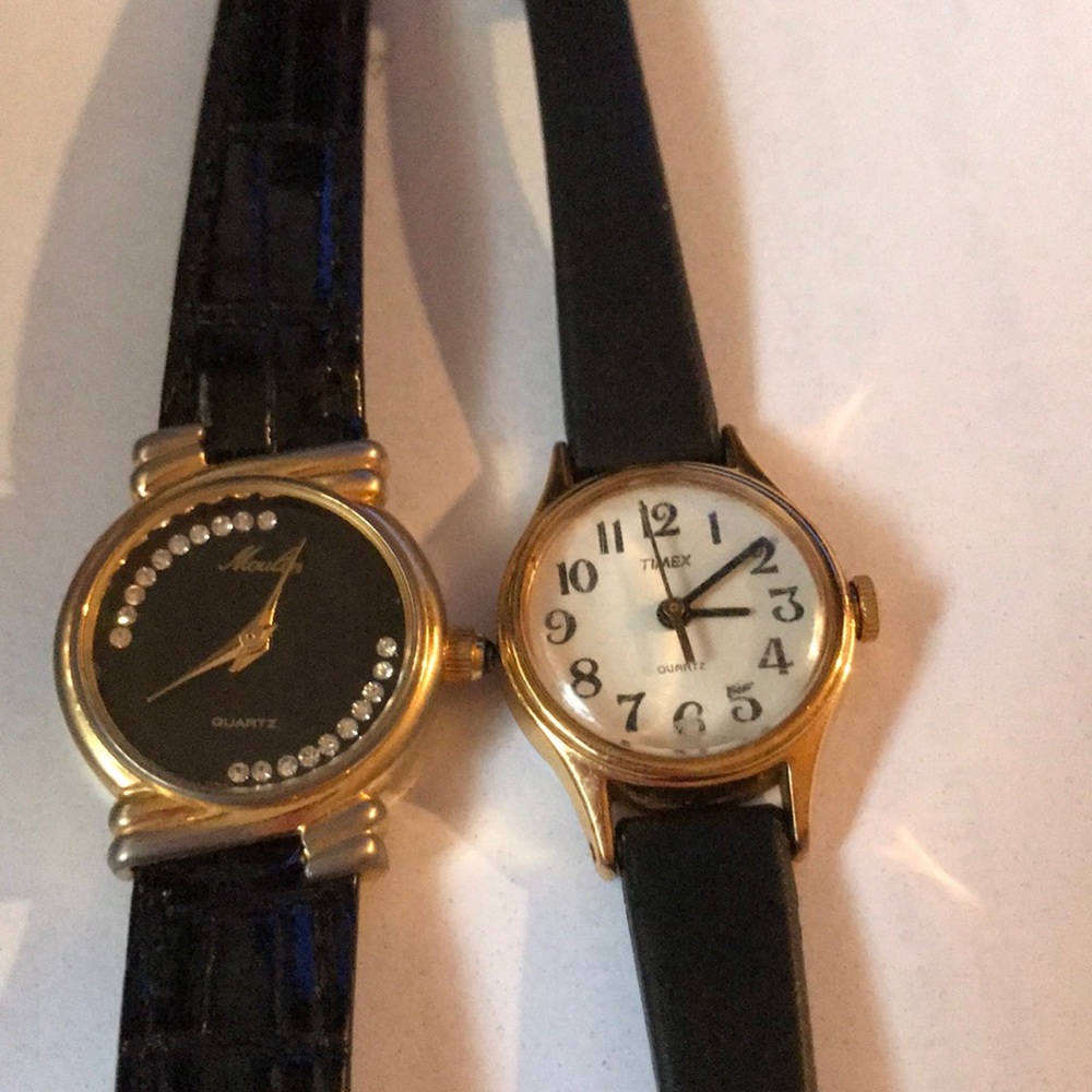 Lot of two woman's watches need batteries